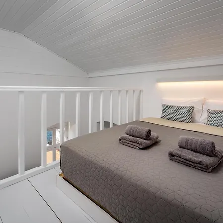 Annikas Port View-1st Floor *