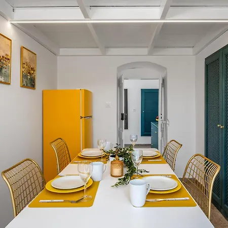 Annikas Port View-1st Floor Apartment