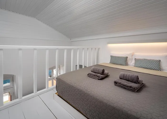 Annikas Port View-1st Floor *